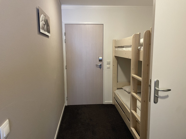 _lv_images__lot_0000000106_11_326280