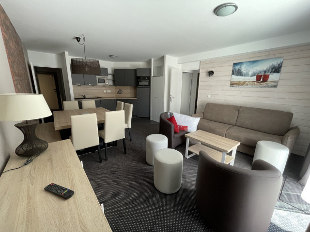 _lv_images__lot_0000000107_04_348964