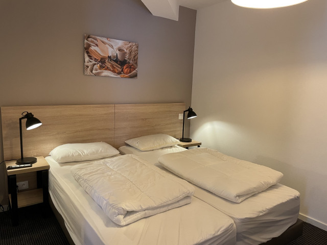 _lv_images__lot_0000000107_09_324012