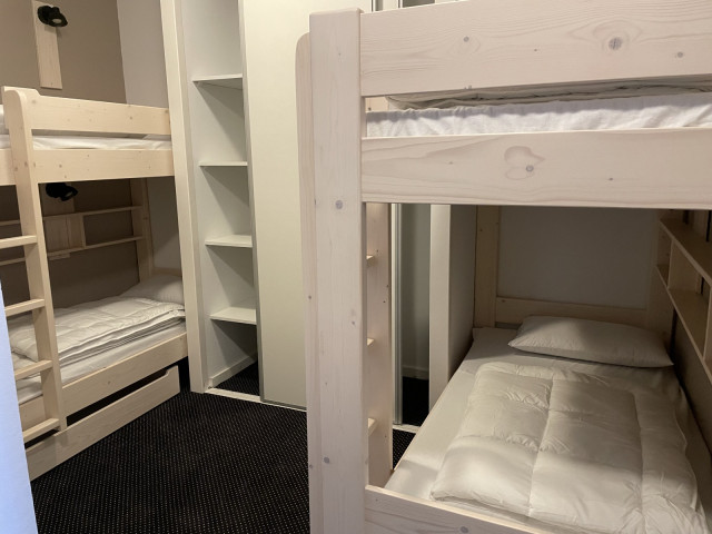 _lv_images__lot_0000000111_07_318875