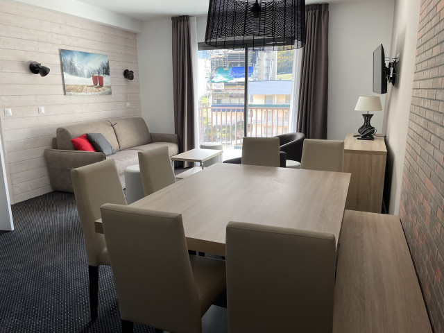 _lv_images__lot_0000000114_07_329063