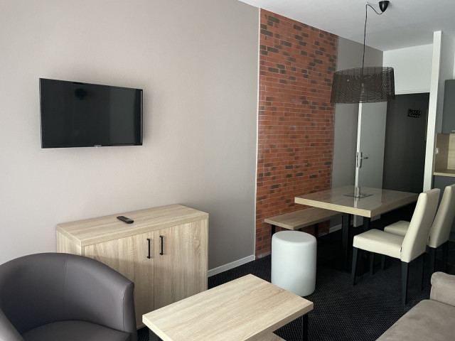 _lv_images__lot_0000000116_03_330425