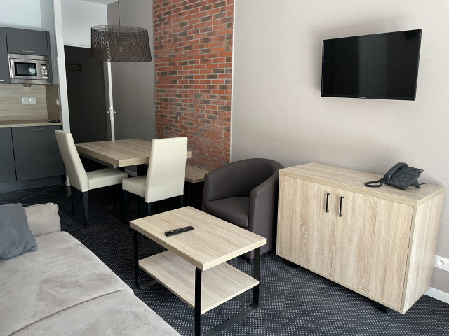 _lv_images__lot_0000000117_02_329431