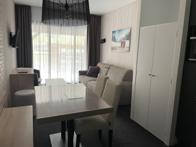 _lv_images__lot_0000000119_02_331309