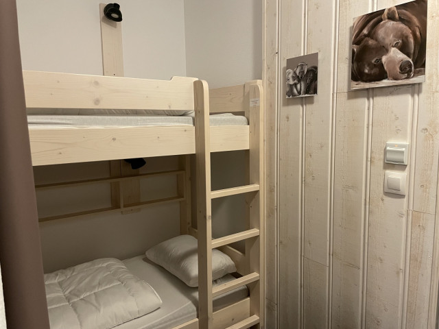 _lv_images__lot_0000000119_08_322439