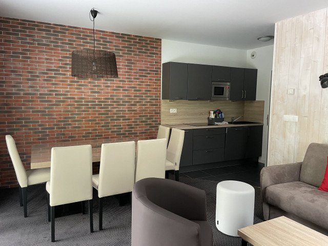 _lv_images__lot_0000000120_12_350142