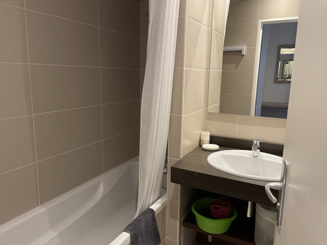 _lv_images__lot_0000000123_10_353428