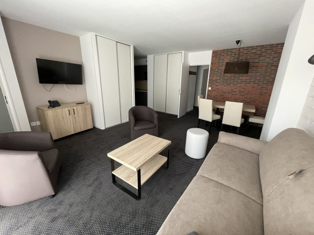 _lv_images__lot_0000000125_02_353331