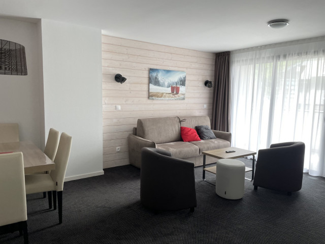 _lv_images__lot_0000000125_03_353332