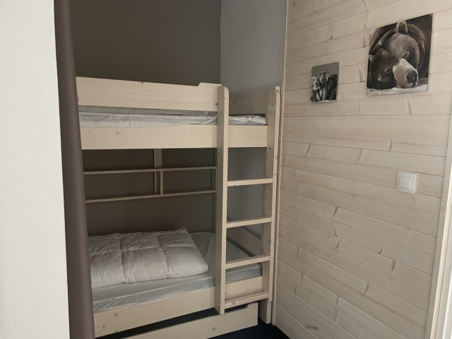 _lv_images__lot_0000000125_08_329233