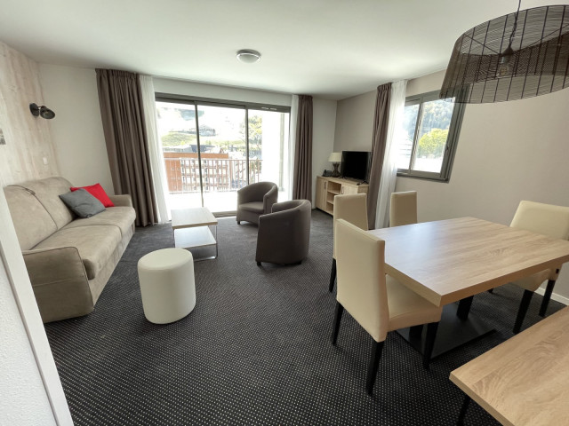 _lv_images__lot_0000000127_02_324140