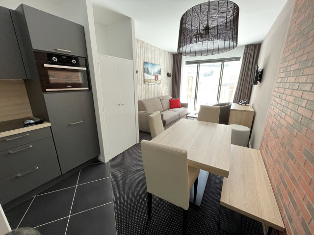 _lv_images__lot_0000000128_03_319110