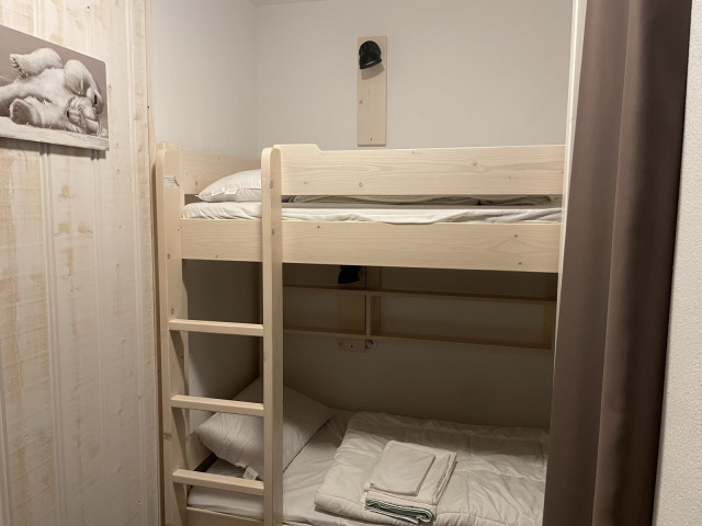 _lv_images__lot_0000000128_09_325487