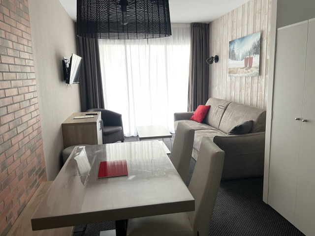 _lv_images__lot_0000000129_02_353640