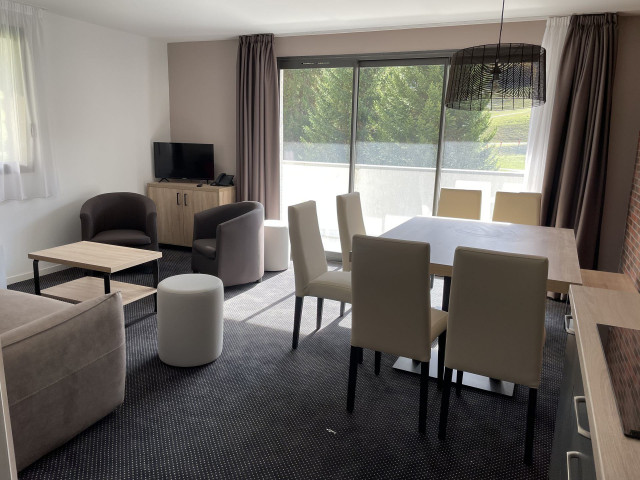 _lv_images__lot_0000000132_03_326958