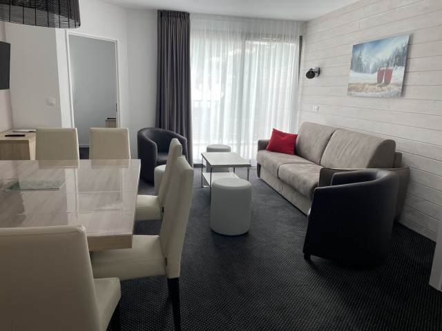 _lv_images__lot_0000000135_01_353651