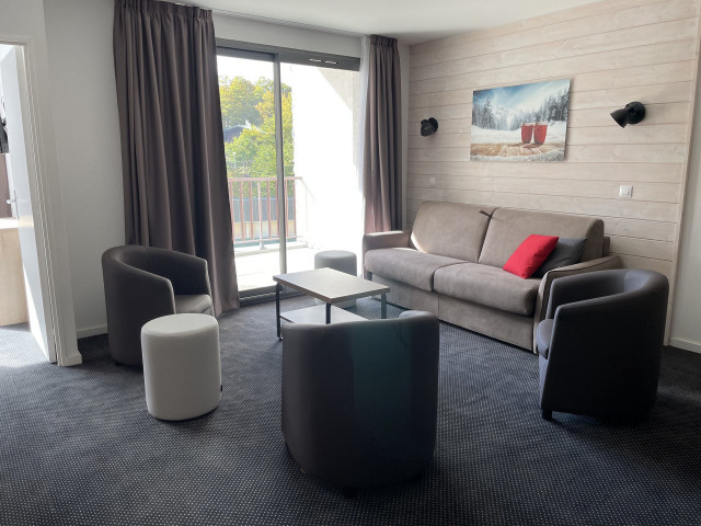 _lv_images__lot_0000000136_03_352071