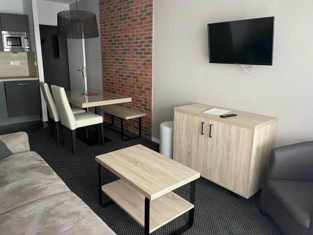 _lv_images__lot_0000000140_03_350463