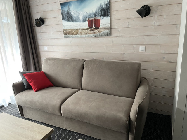 _lv_images__lot_0000000142_11_329451