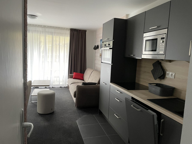 _lv_images__lot_0000000143_06_351420