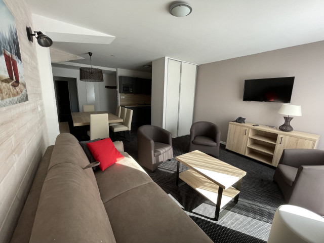 _lv_images__lot_0000000144_02_349023