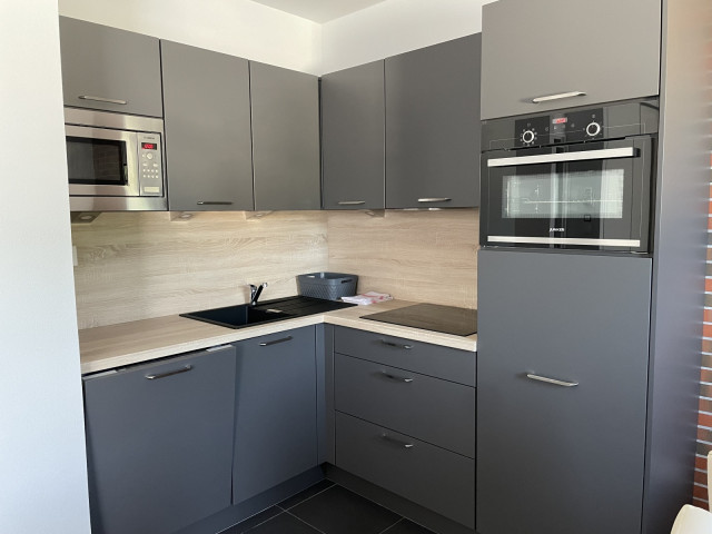 _lv_images__lot_0000000145_06_354630