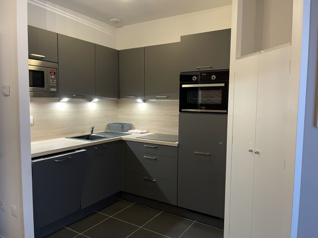 _lv_images__lot_0000000147_06_356010