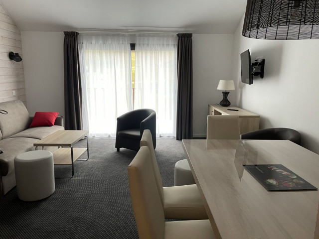 _lv_images__lot_0000000150_03_350159