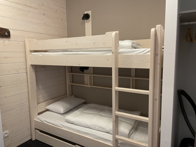 _lv_images__lot_0000000152_08_322418