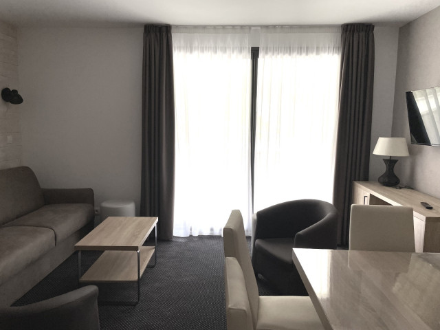 _lv_images__lot_0000000153_03_320861