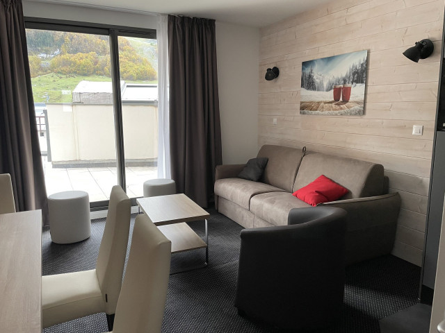 _lv_images__lot_0000000155_02_476876