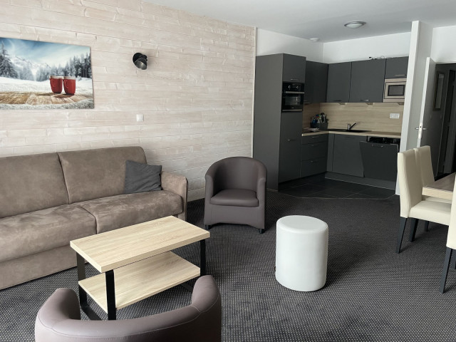 _lv_images__lot_0000000157_01_354579