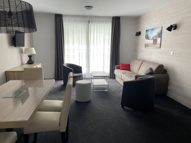 _lv_images__lot_0000000157_03_329108