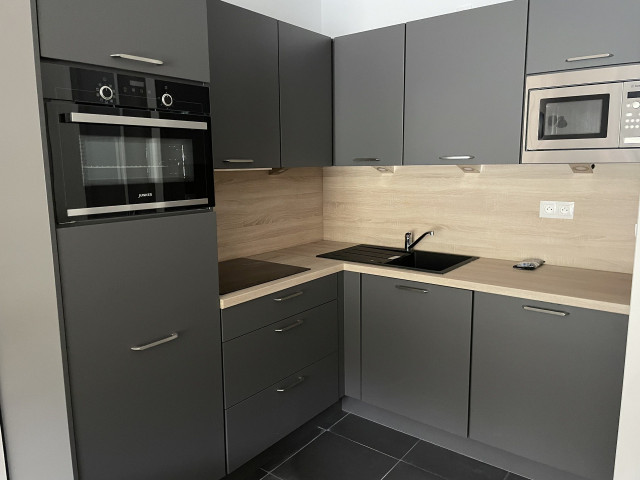 _lv_images__lot_0000000157_06_329111