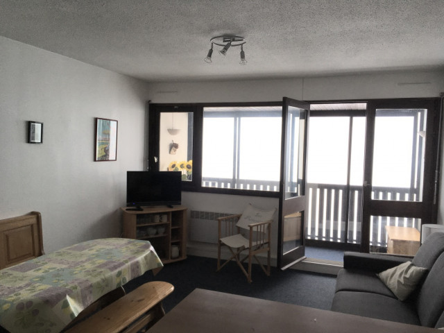 _lv_images__lot_0000000243_03_291768