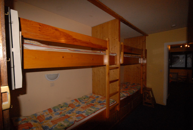 _lv_images__lot_0000000243_06_294455