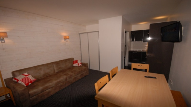 _lv_images__lot_0000000246_05_294424