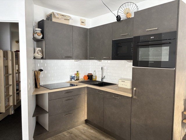 _lv_images__lot_0000000390_03_354158