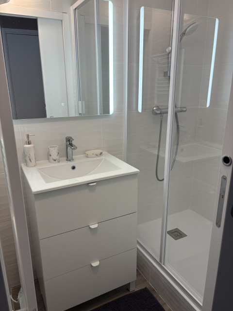 _lv_images__lot_0000000390_06_352969