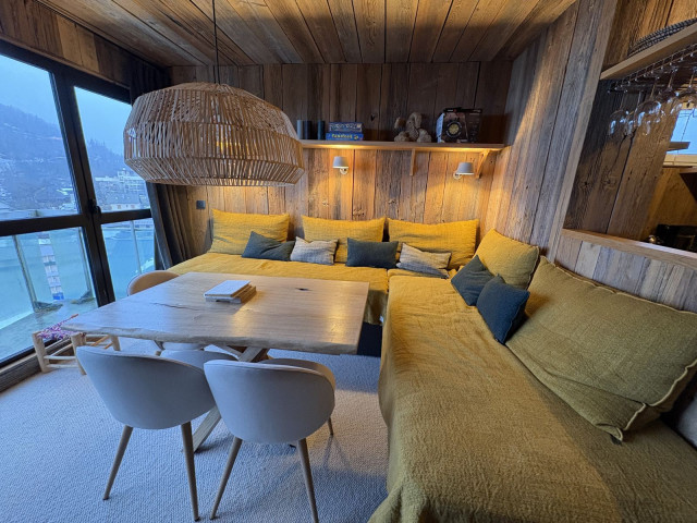 _lv_images__lot_0000000391_01_294522