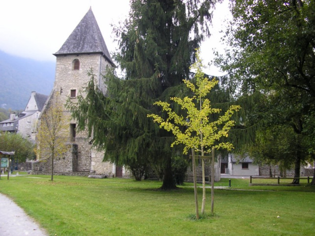 au départ, l'église Saint Etienne