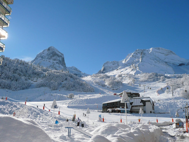 bas-station-otebg-182230