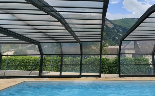 piscine vue montagne de juin à fin septembre