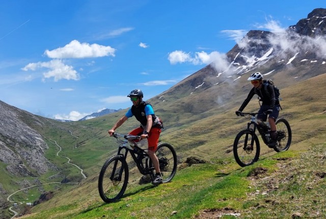 vtt-en-vall-e-d-ossau-with-jmi-gouadain-9-4419