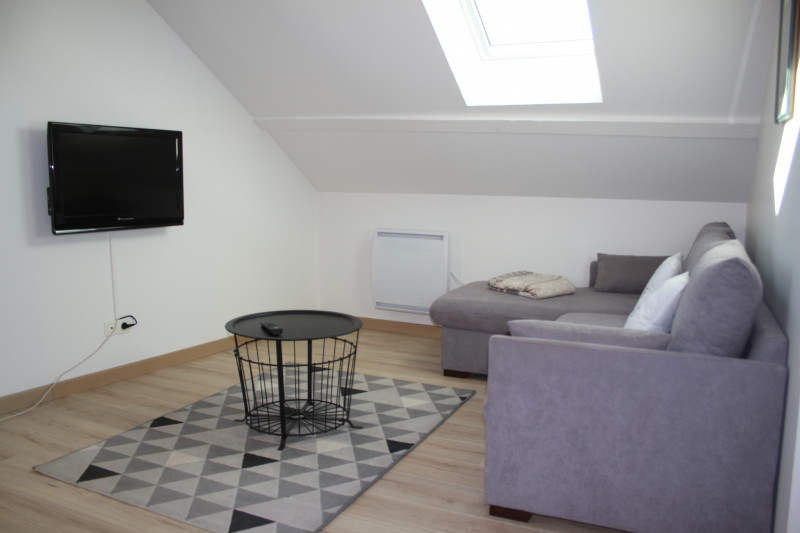 Loggia banquette et TV lecteur DVD/ gîte du canal