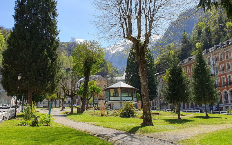 Village bas jardin Eaux-Bonnes ©Natmed