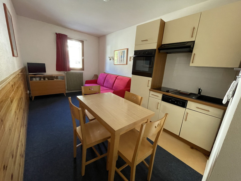 _lv_images__lot_0000000002_02_303756 _lv_images__lot_0000000002_02_303756