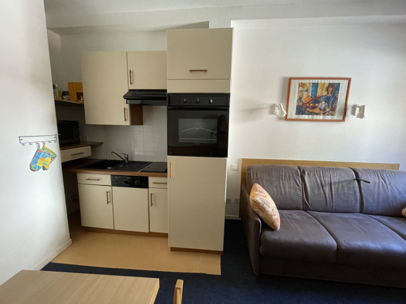 _lv_images__lot_0000000003_03_270713