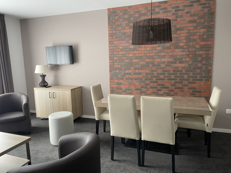 _lv_images__lot_0000000106_02_320225