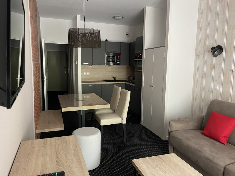 _lv_images__lot_0000000116_02_320343